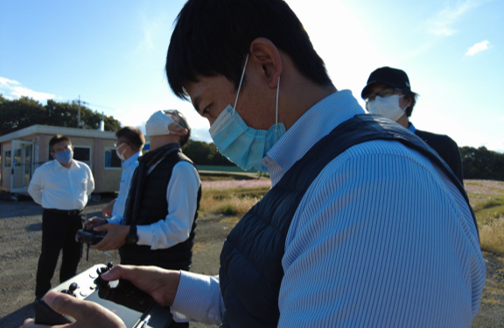 （株）グランドデザインオフィス代表取締役 山本氏（写真中央）。