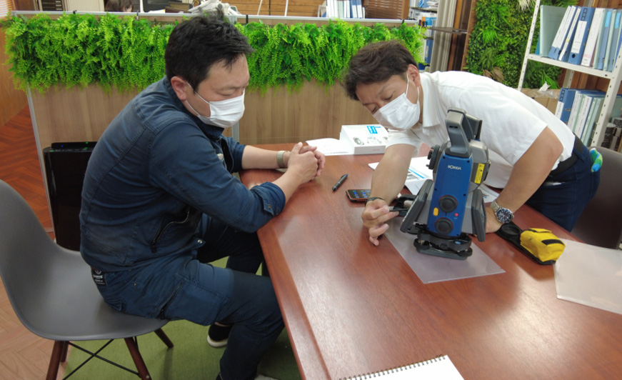 目的やニーズに合わせて、神戸清光営業担当者は製品の提案を行う。