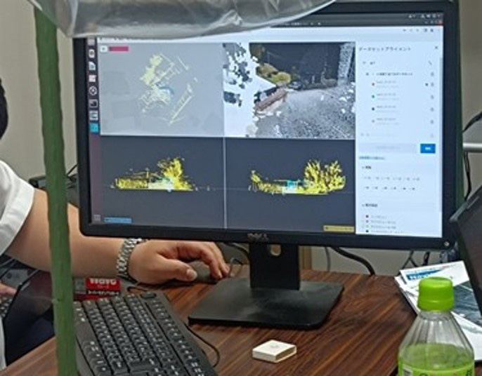 計測データは「NavVis SiteMaker」で解析を行う。 その後、「NavVis IVION」へアップロードして点群の位置合わせを行う。