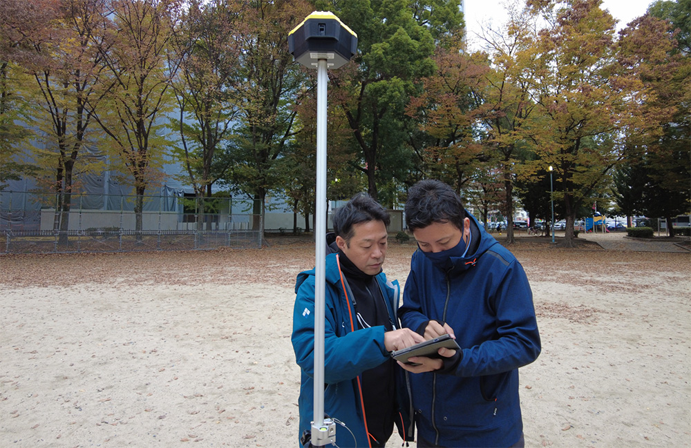 神戸清光営業担当者たち。 特に土木系の測量で本製品を使えるのでは、と話していた。