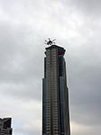 【写真】神戸清光EXPO2014 in 大阪 UAV（ドローン）デモフライト（大阪府咲洲庁舎をバックに）