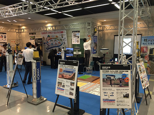 【写真】神戸清光EXPO2015 トプコンソキアポジショニングジャパン展示スペース