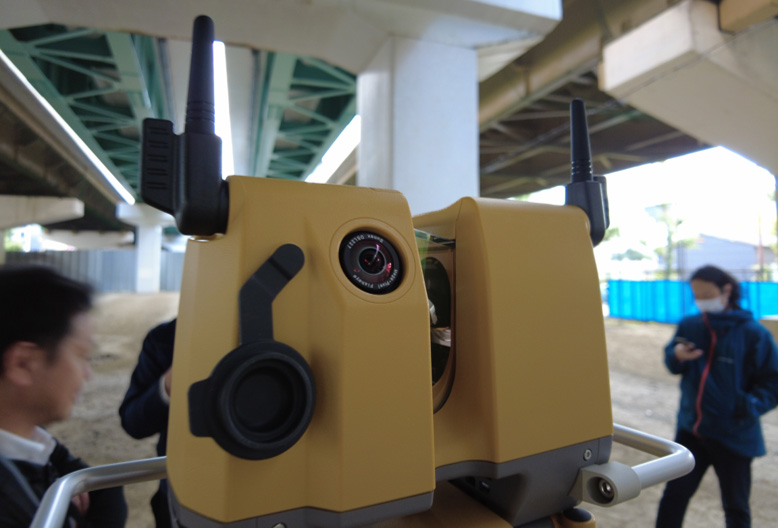 別日に実施した「GTL-1200」の実機の確認の様子② 最新型では、wi-fiとBuluetoothの両方に対応出来る。