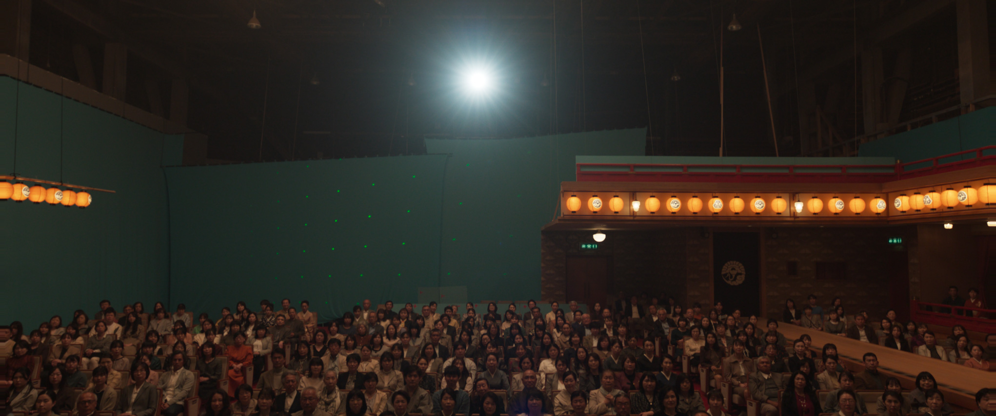 １.作業前の様子。 日乃本座セットでは、画像左部、上部の客席を追加します。映画『国宝』