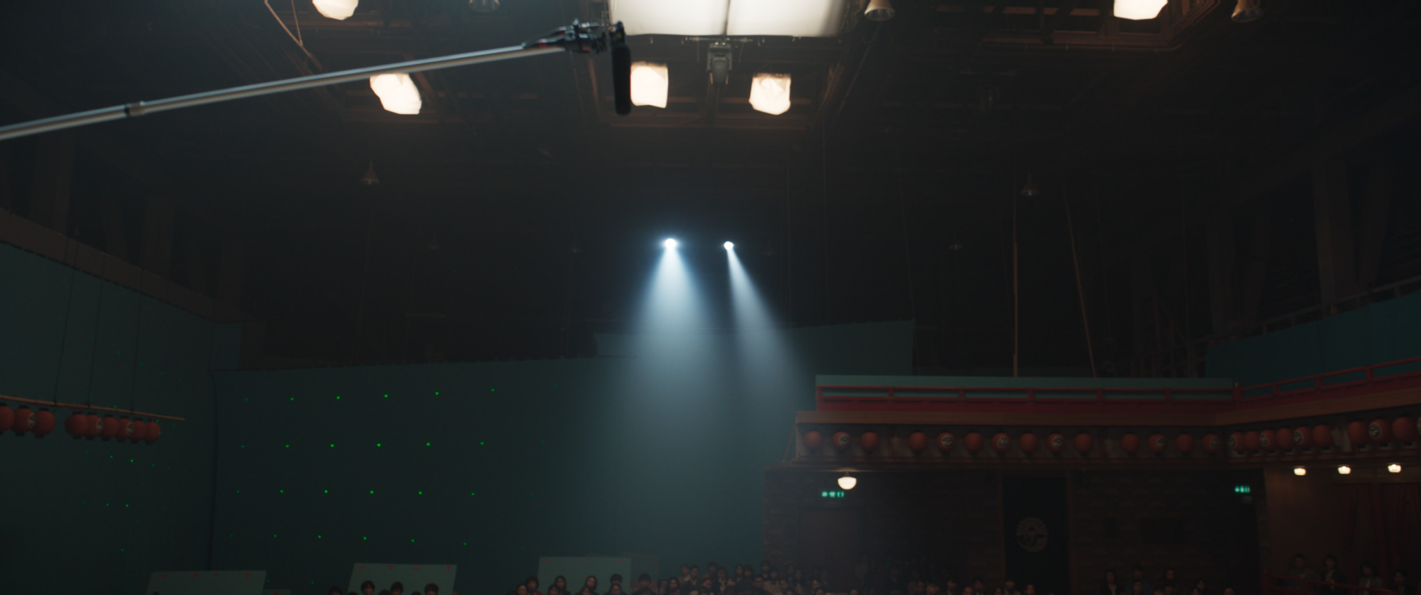 ４.作業前の様子。  撮影に使用される照明やマイクがあります。映画『国宝』