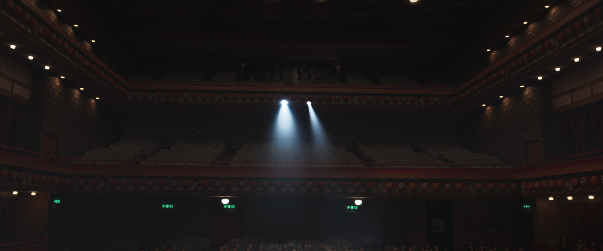 ４.作業後の様子。  撮影道具の代わりに、客席が追加されています。卓越した仕上がりです。映画『国宝』