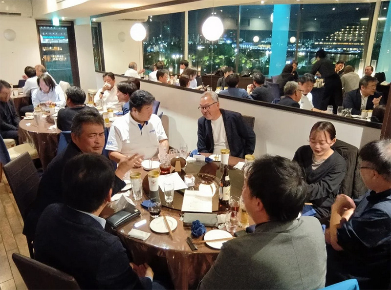会社の垣根を超えご歓談されている皆様の様子が見受けられました。
