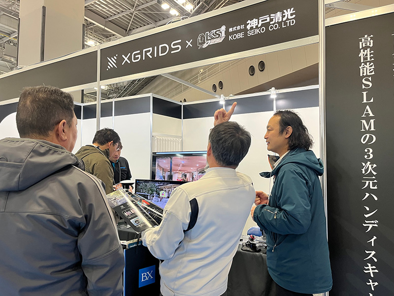展示会の様子です。 初日から早速、たくさんのお客様がご来場されました。