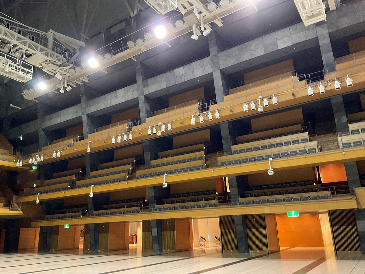 アジアカップファイナル会場の2～4階席です。