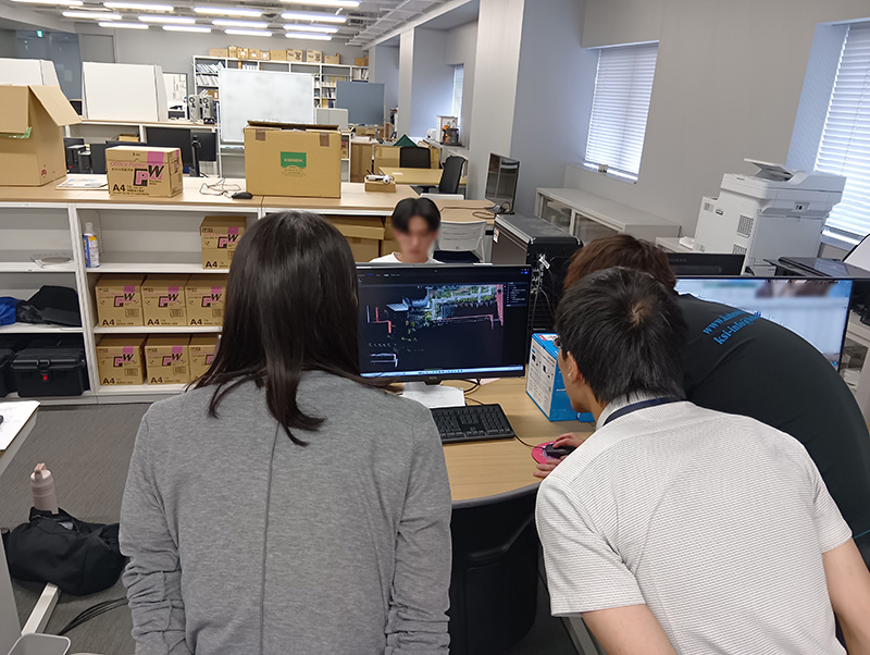 屋外で取得したデータの解析が完了し、点群データをご確認いただきました。短時間の計測にもかかわらず、きれいな点群が取得できており、驚かれていました。